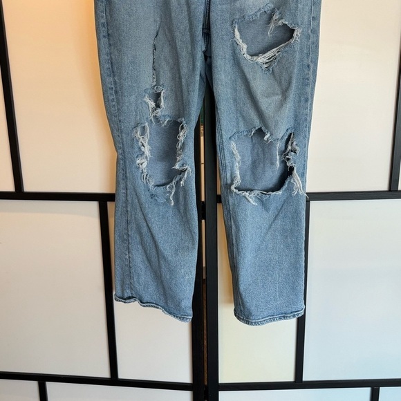 American Eagle Curvy 90s distressed destroyed denim jeans. Size 18 - Picture 9 of 12